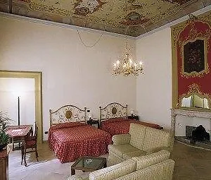 https://la-luna-lucca.it-tuscanyhotel.com